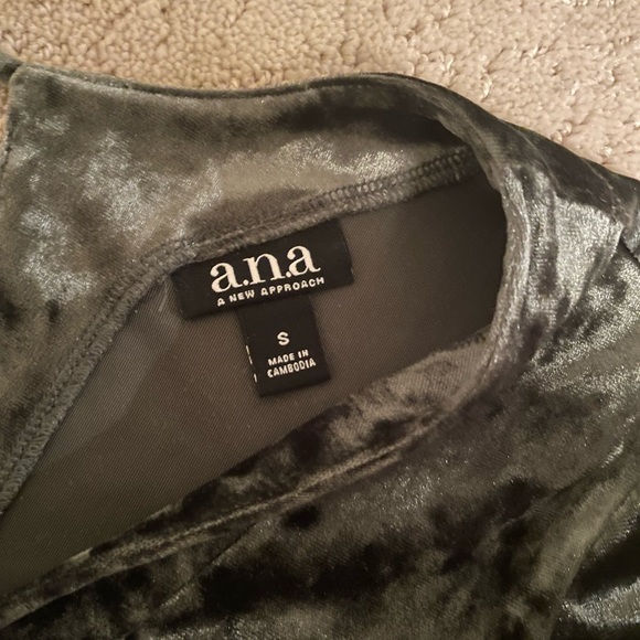 Women’s green crush velvet dress! - Picture 3 of 7